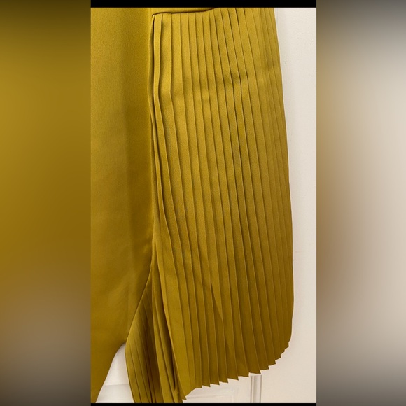 Banana Republic x Olivia Palermo Pleated Asymmetrical Blouse size Small Gold - Picture 7 of 11